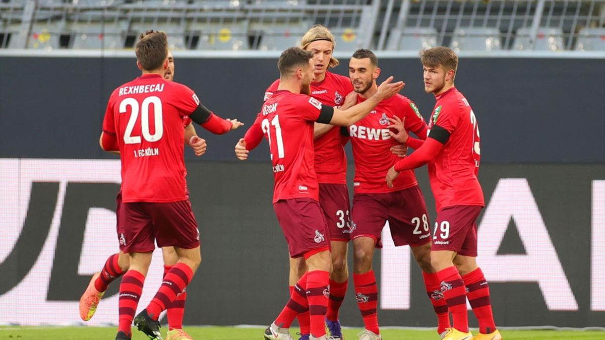 Vòng 9 Bundesliga: Bayern giành lại chiến thắng, Dortmund 